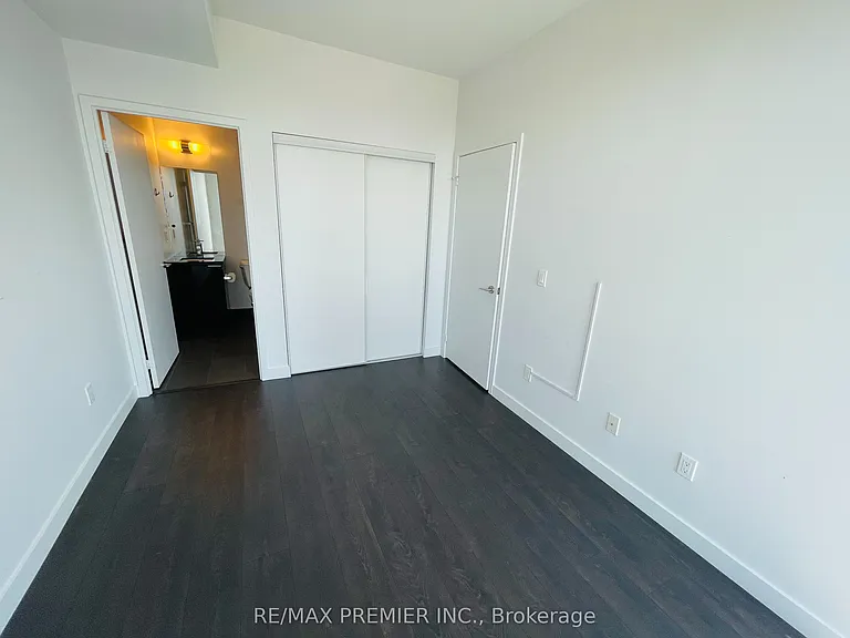 8 Eglinton Ave E #4301 — Photo 9