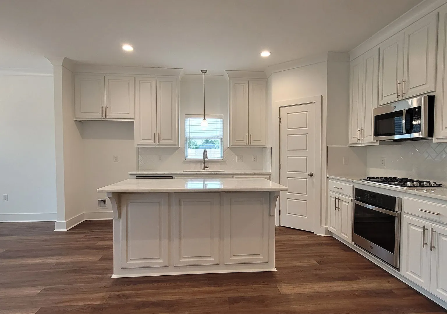 Stunning home in Garden Hill! — Photo 2
