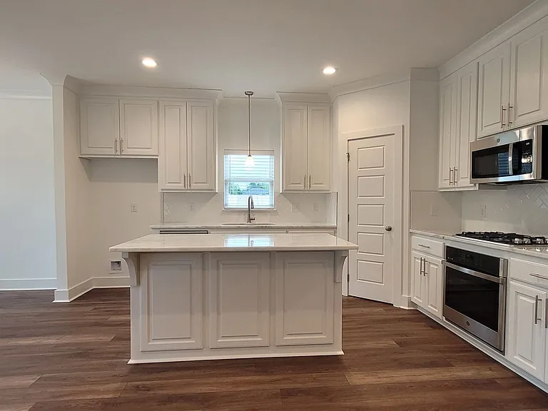 7024 Garden Hill Dr — Photo 2