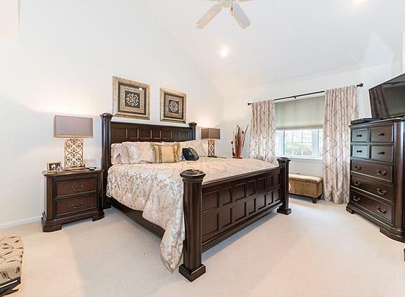 5th image of 22 Tall Tulip Ln