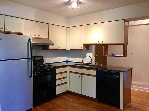 3rd image of 1 Cedar Ct APT 4