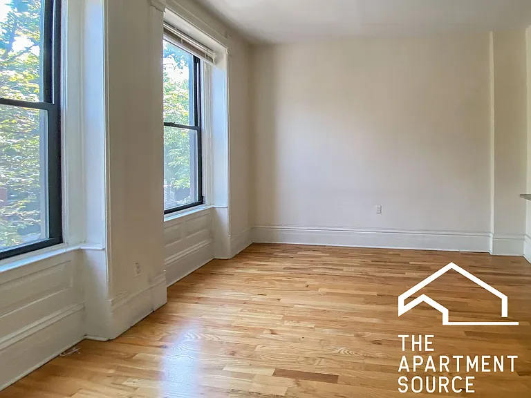 2950 N Racine Ave #2 — Photo 3