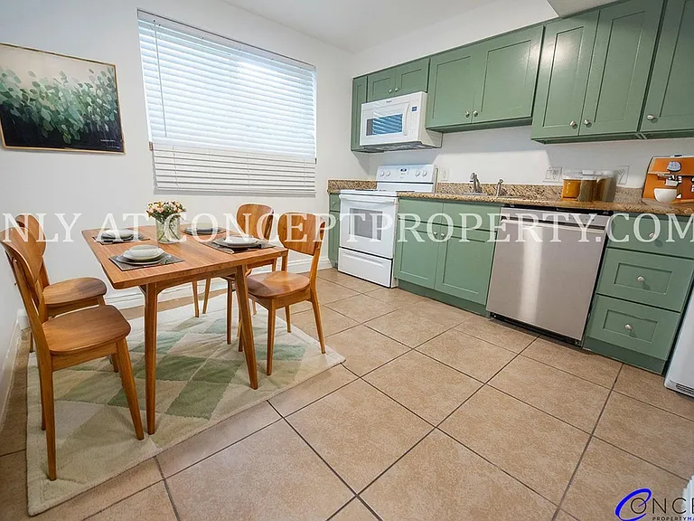 466 E Woodland Ave — Photo 2