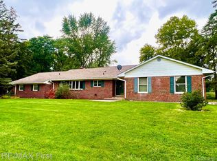 154 Vreeland Dr, Rochester Hills, MI 48309