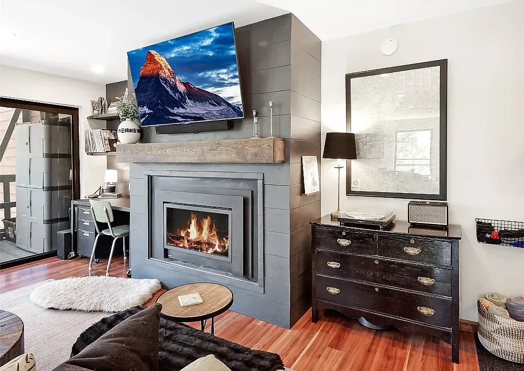 2 bed, 1120 sqft, $3,500 — Photo 3