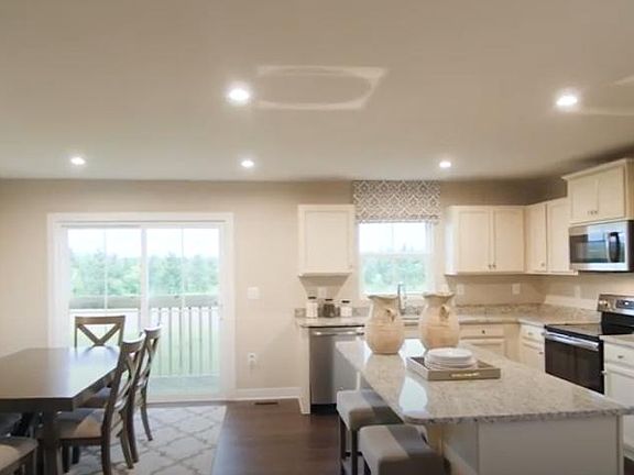 3rd image of 11413 Emerald Dr