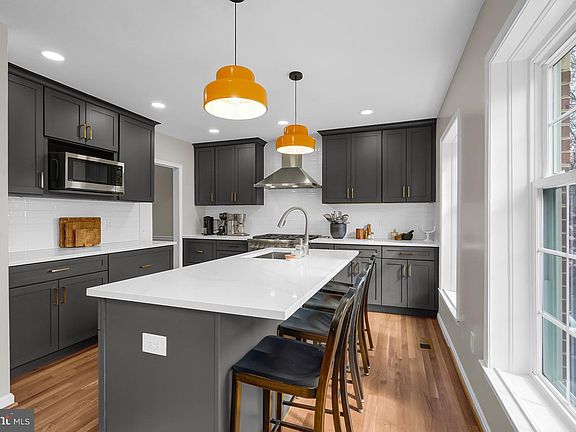 5th image of 5934 Munson Ct