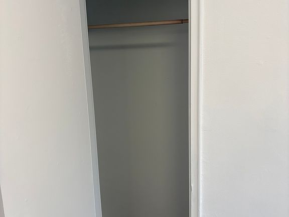4th image of 506 Van Duzer St Floor 2