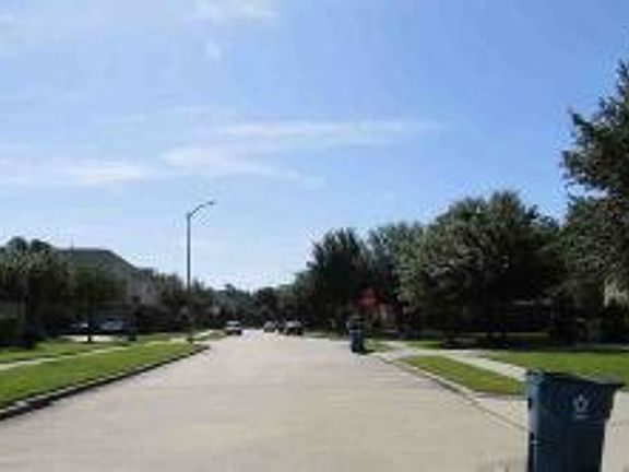 Exterior Neighborhood (street photo)
