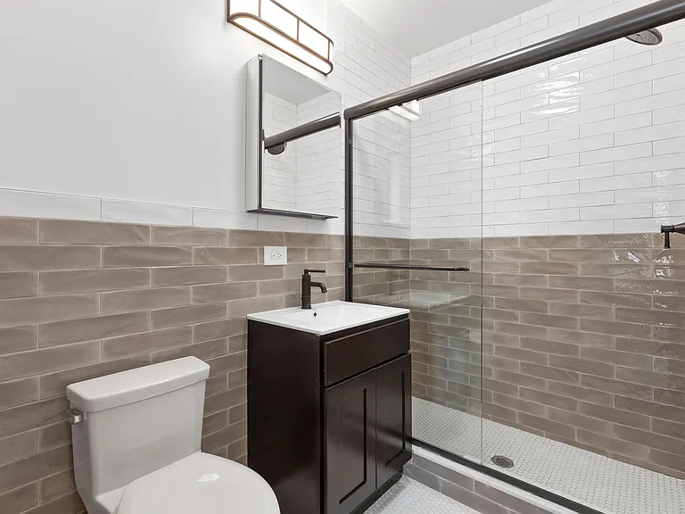 38 Roebling St #2C — Photo 9