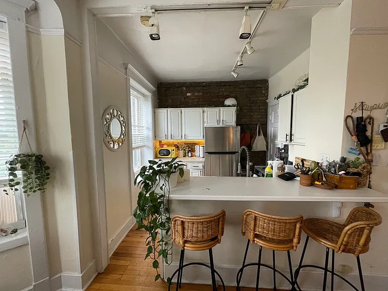 736 W Cornelia Ave #3F — Photo 2
