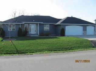 327 Wyldeberry Ln, Oshkosh, WI 54904