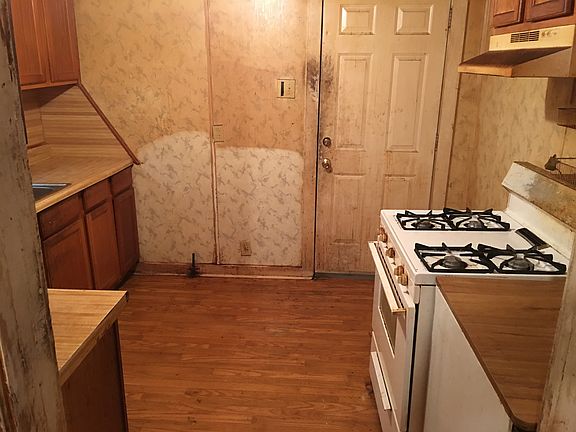 3rd image of 302 N Lane Wells Dr