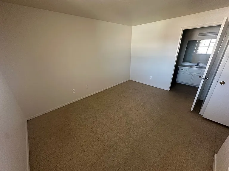 3990 E Carey Ave — Photo 8