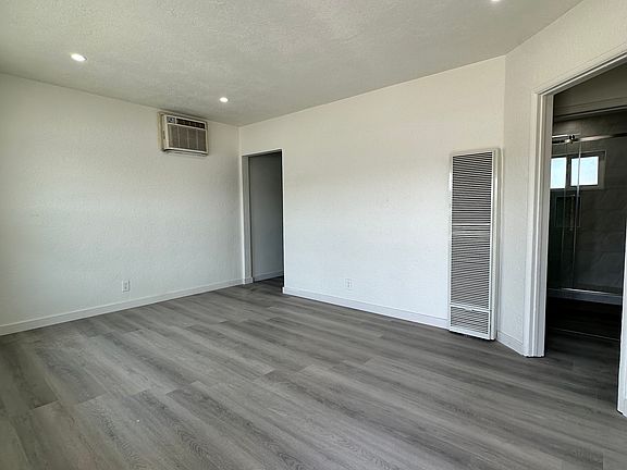 4th image of 15947 Amar Rd