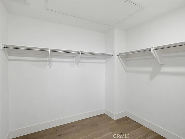 215 Carmine — Photo 17