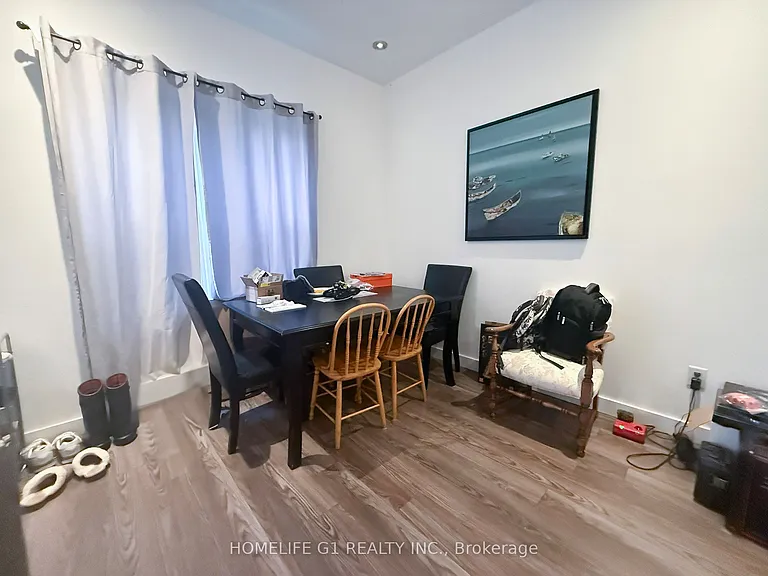286 Hunter St W — Photo 8