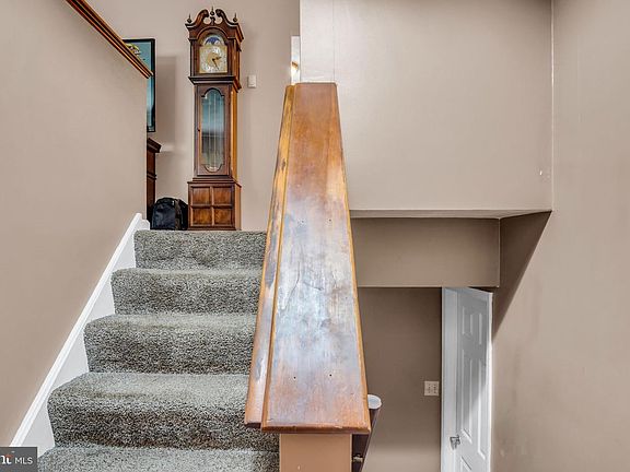 4th image of 396 Whiteside Ave