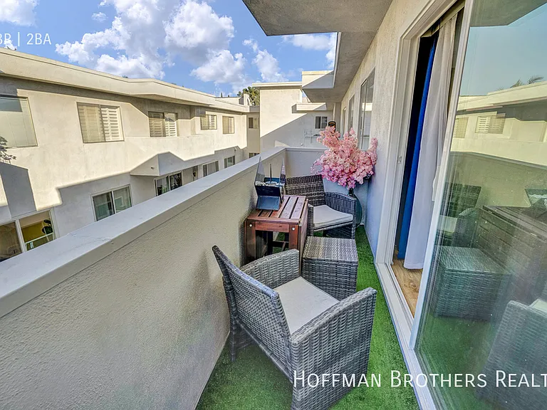 121 N Croft Ave #308 — Photo 4