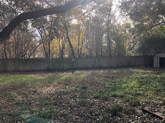 3rd image of 1612 Westlake Dr