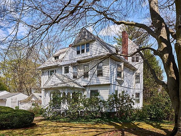 2nd image of 27 Crescent St