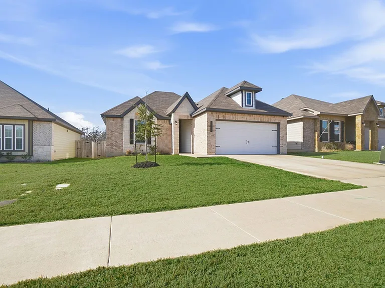 1318 Kingsgate Dr — Photo 32