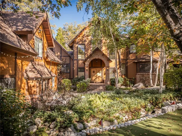 951 Osprey Ln, Lake Arrowhead, CA 92352