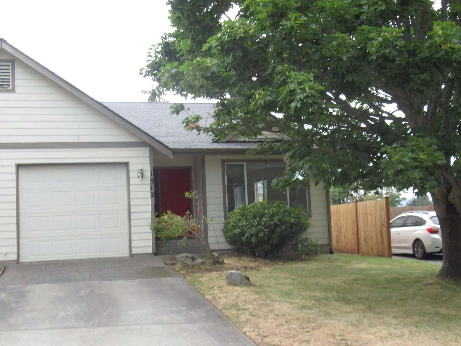 3 bed, 1326 sqft, $2,400 — Photo 1
