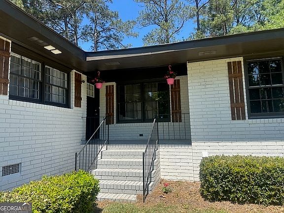 4th image of 702 Victoria Cir