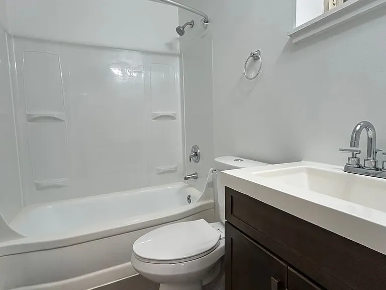North Towne Manor — Photo 25