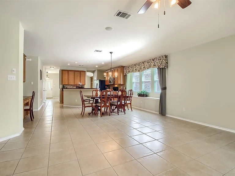 18720 Royal Pointe Dr — Photo 12