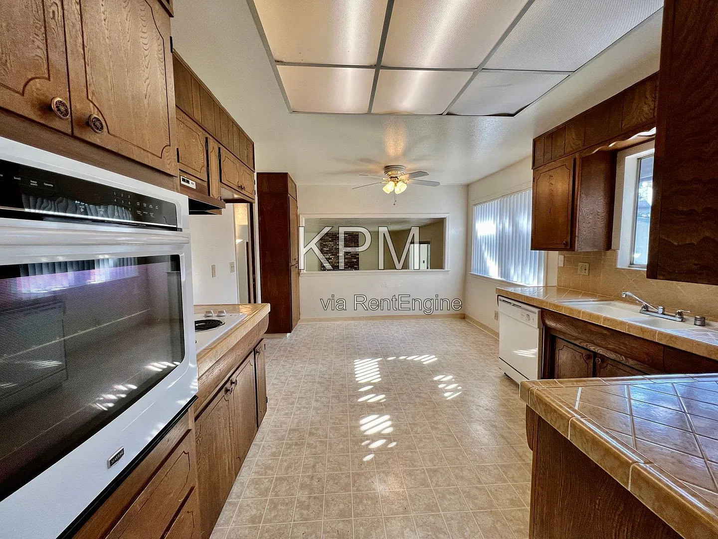 4 bed, 3.0 bath, 2045 sqft, $2,800 — Photo 2