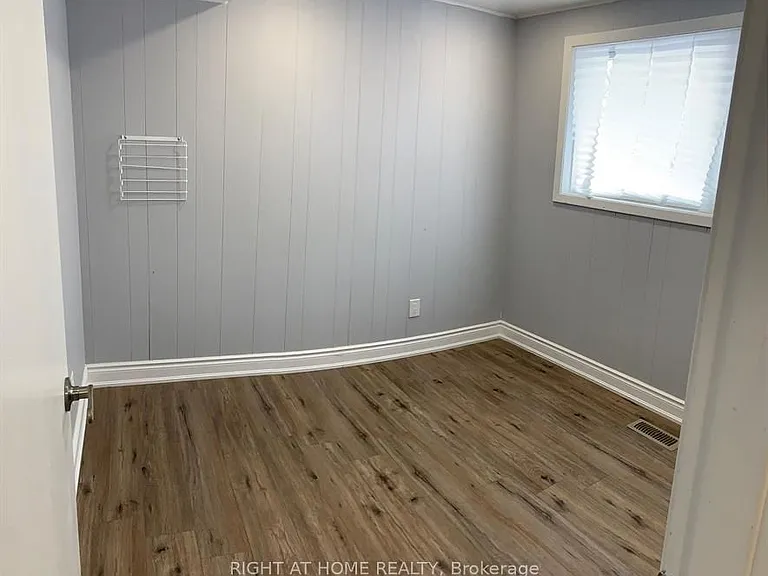 464 Sandlewood Rd — Photo 16