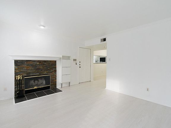 4th image of 7510 Holly Hill Dr