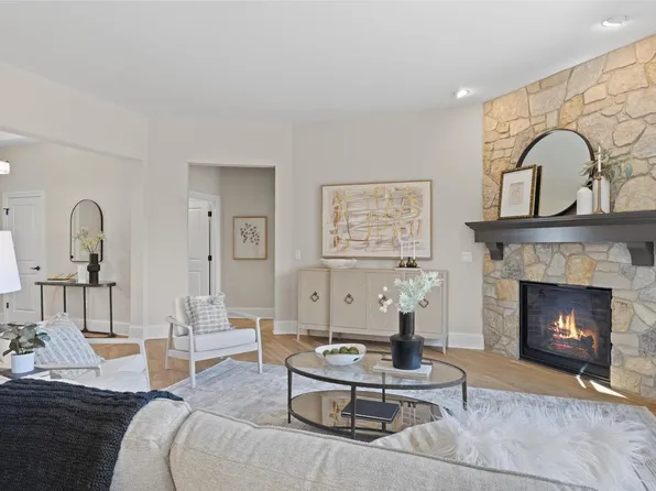 W289S5472 White Pine COURT, Waukesha, WI 53189