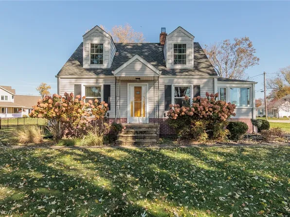 542 Lee Lore Dr, Chippewa Lake, OH 44215
