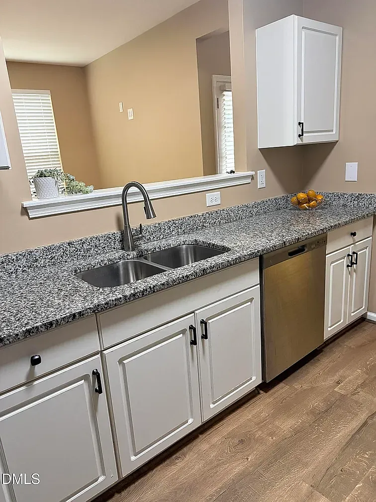 3 bed, 1340 sqft, $2,100 — Photo 4