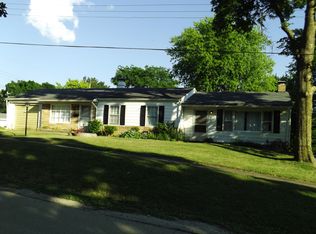 608 E Graham St, Dixon, IL 61021