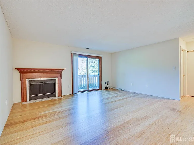 115 Ravens Crest Dr — Photo 3