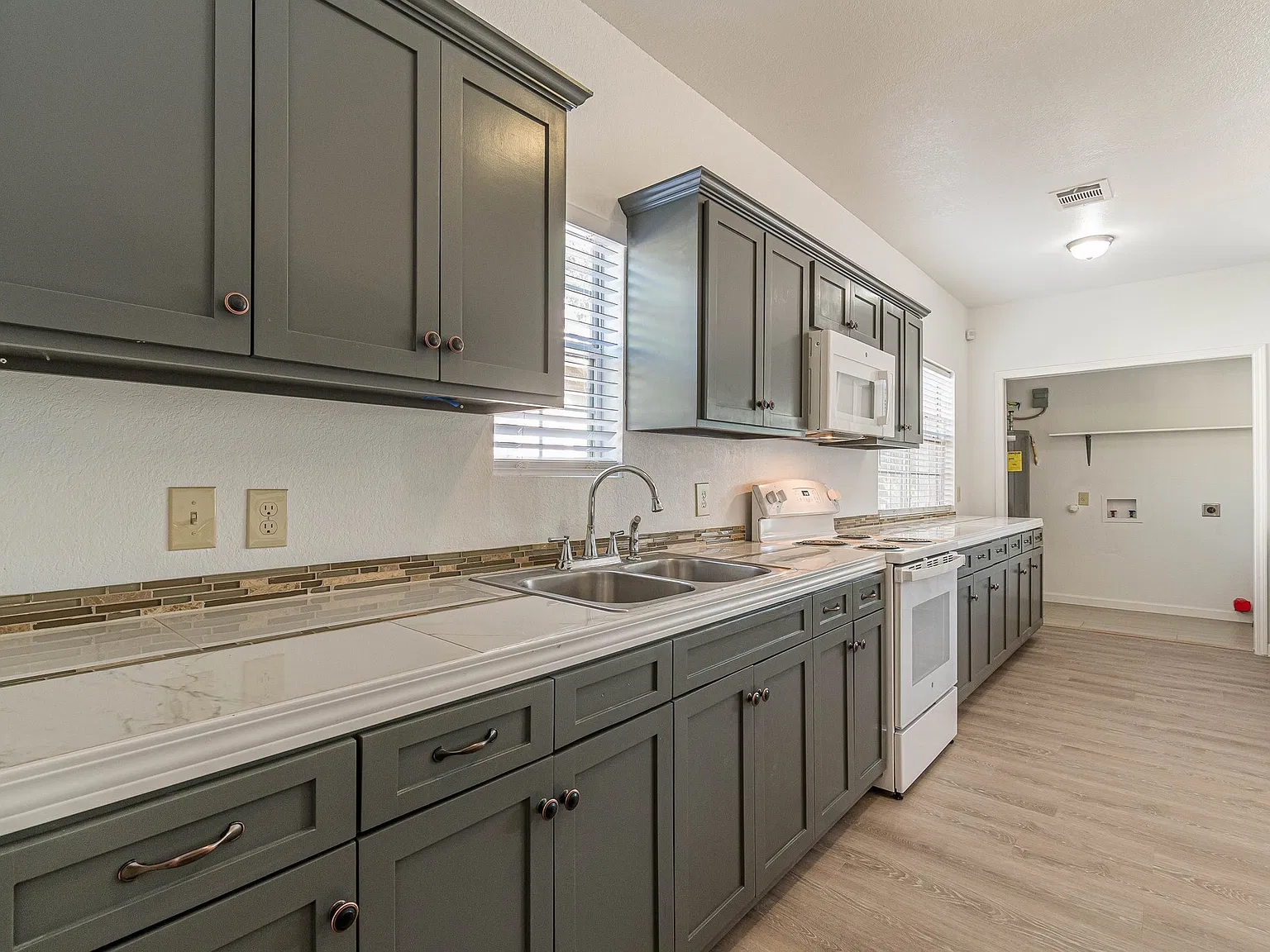 646 Avant Avenue - 1 — Photo 4