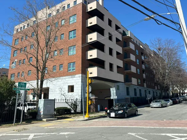 175 Cottage St APT 604, Chelsea, MA 02150