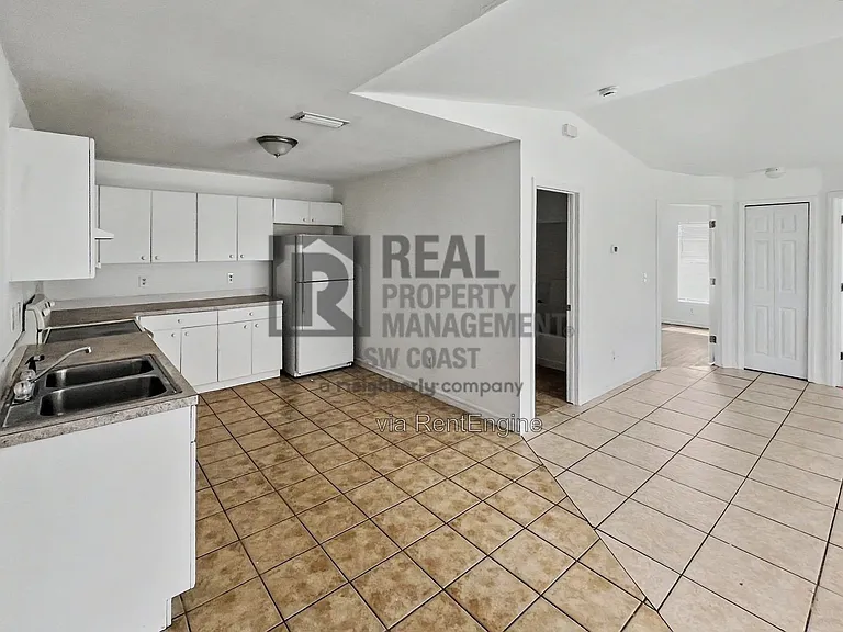 1135 Harry Ave S — Photo 13