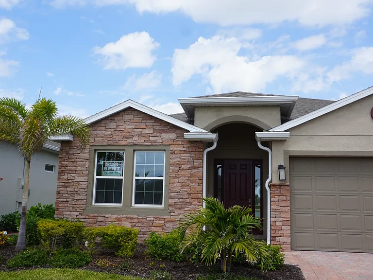 16027 Crofton Springs Way — Photo 1