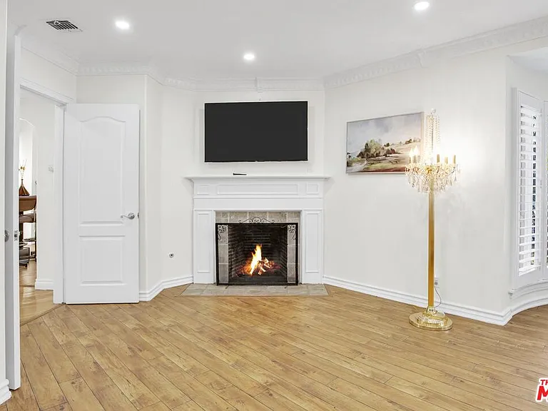 915 Edie Dr — Photo 26