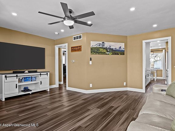 4th image of 332 Elm Ave