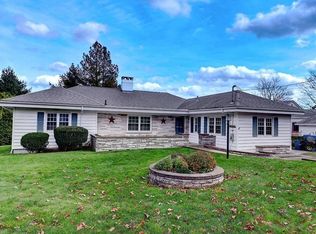 4 Hillside Rd, Lincoln, RI 02865