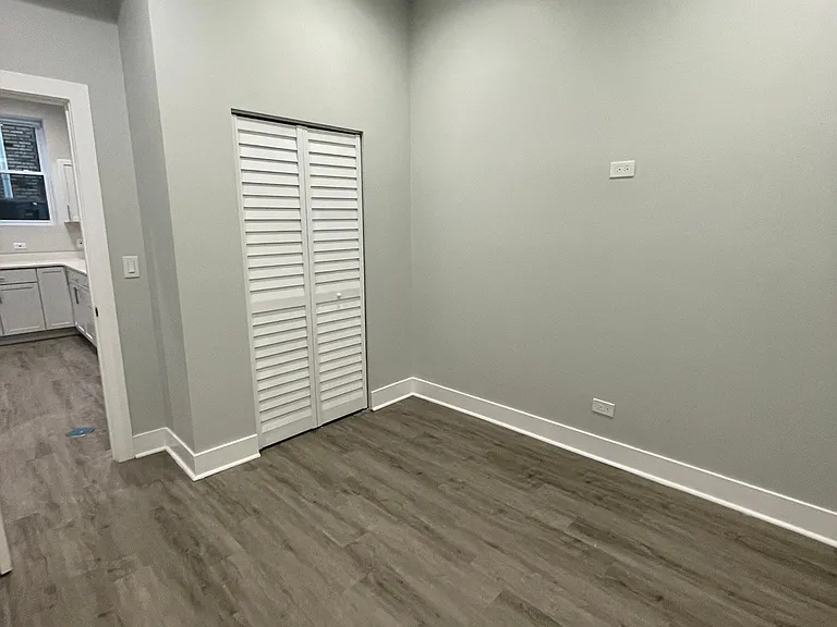 Room 1 w/ closet