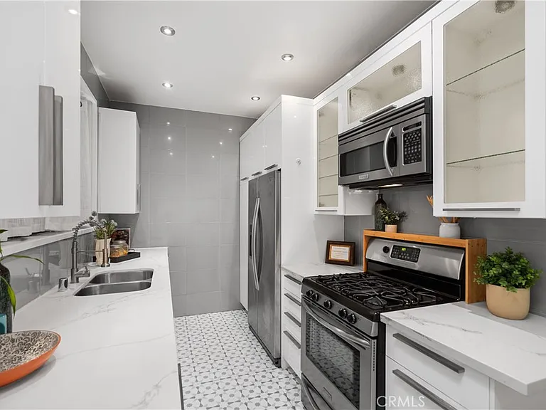 828 N Hudson Ave #106 — Photo 10