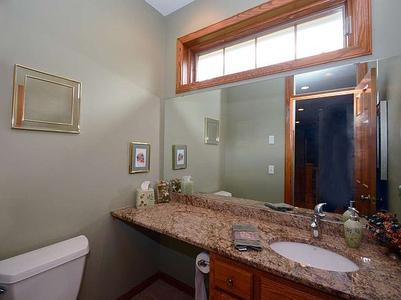 3rd image of 9932 Wellington Ln