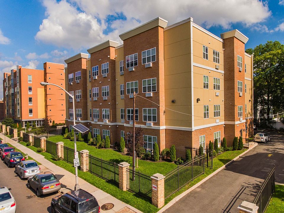 1st image of 120 Halsted St APT 301
